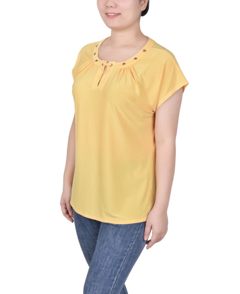 Women's Short Extended-Sleeve Grommet Neck Knit Top