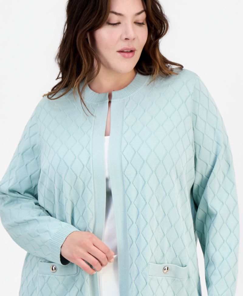 Plus Size Kiss-Front Diamond Stitch Cardigan