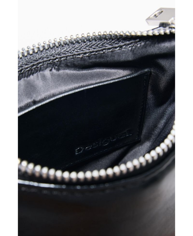 Women's Crossbody wallet seams