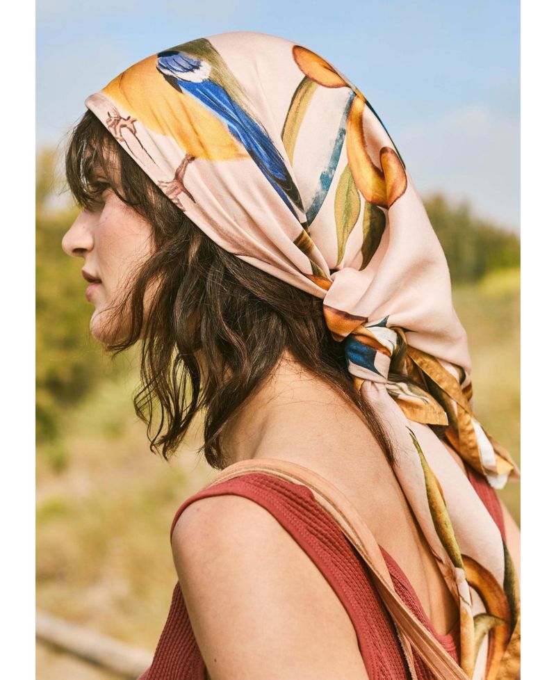 Women's Square Scarf (Carr&eacute;)