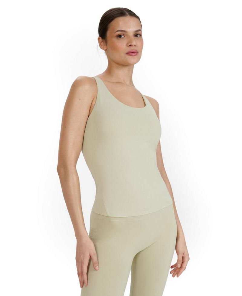 Women’s Quick-Dry Yoga Top – Slim Fit Built-In Bra Low Support