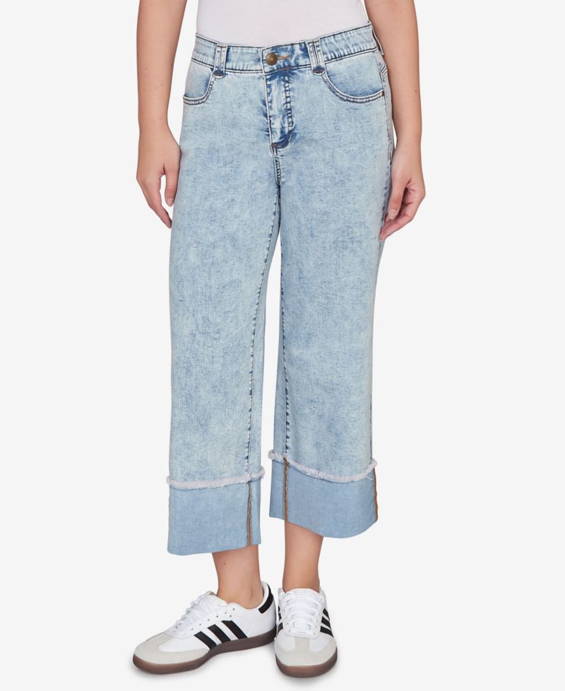 Petite Comfort Waist Wide-Leg Cropped Jeans