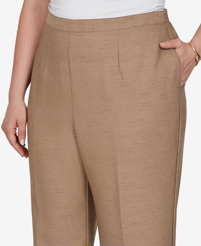 Plus Size Pull-On Mid-Rise Short Pants