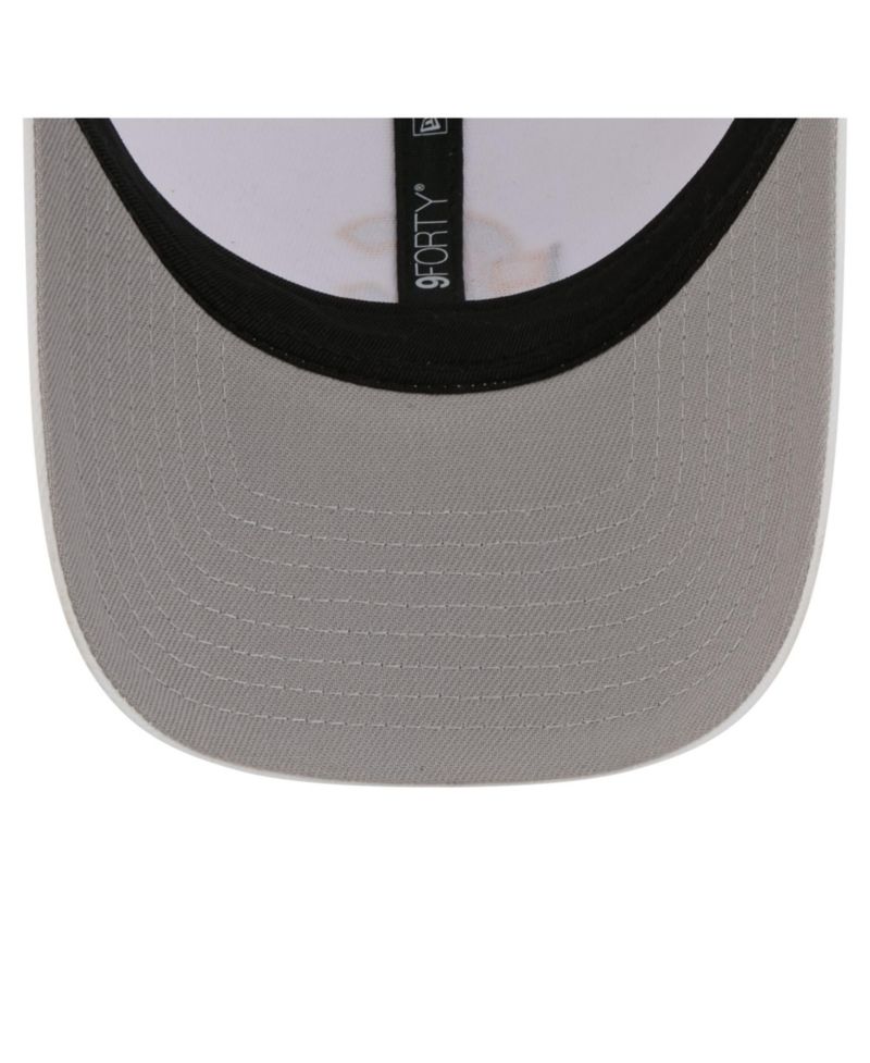 Men's White Chicago Cubs Flag 9FORTY Trucker Adjustable Hat
