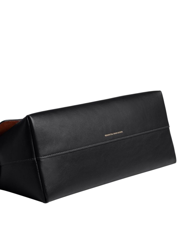 Chelsea Medium Leather Slim Shoulder Bag 30