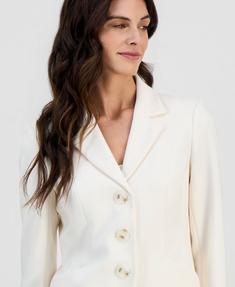 Women's Structured Stretch Notch-Lapel Three-Button Blazer