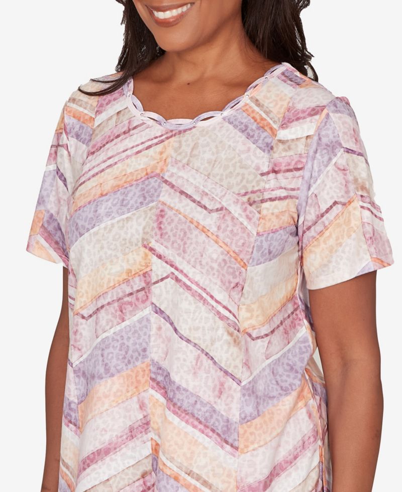 Women's Vintage Charm Chevron Geometric Short-Sleeve T-Shirt