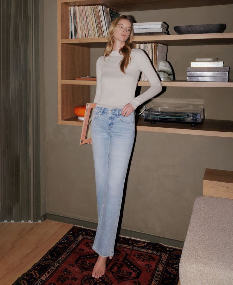 Women's Low Rise Straight Jeans With Tint