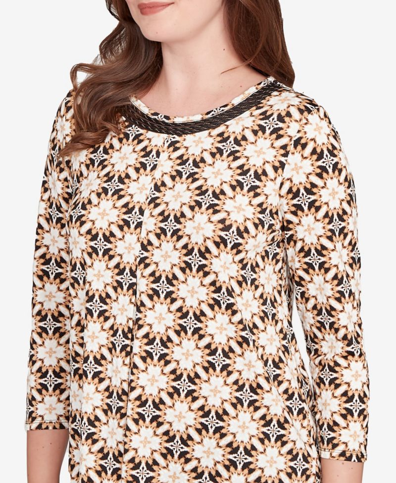 Petite Mesh Textured Geo Puff Print Top