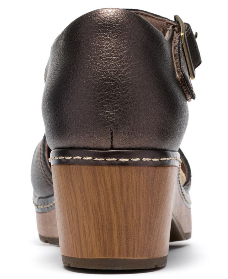 Women's Paizlee Leah Buckle Clogs