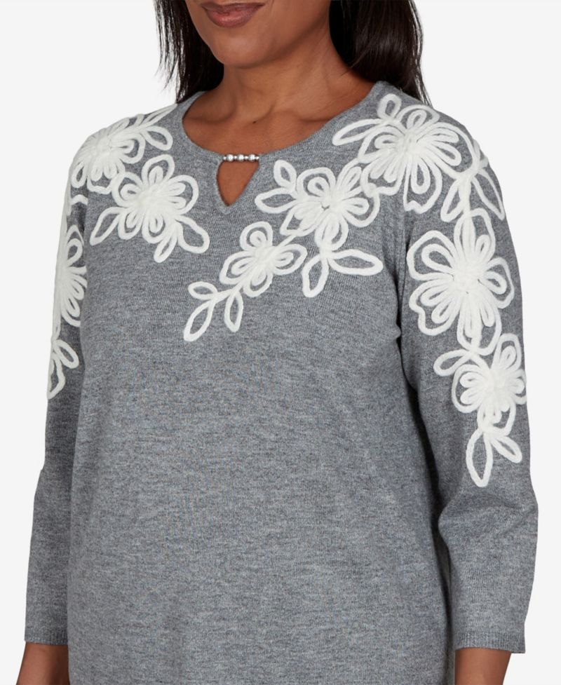 Women's Floral Embroidery Keyhole 3/4-Sleeve Sweater