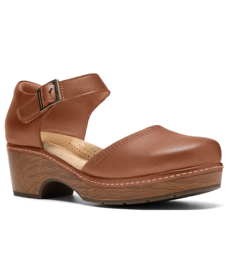 Women's Paizlee Leah Buckle Clogs