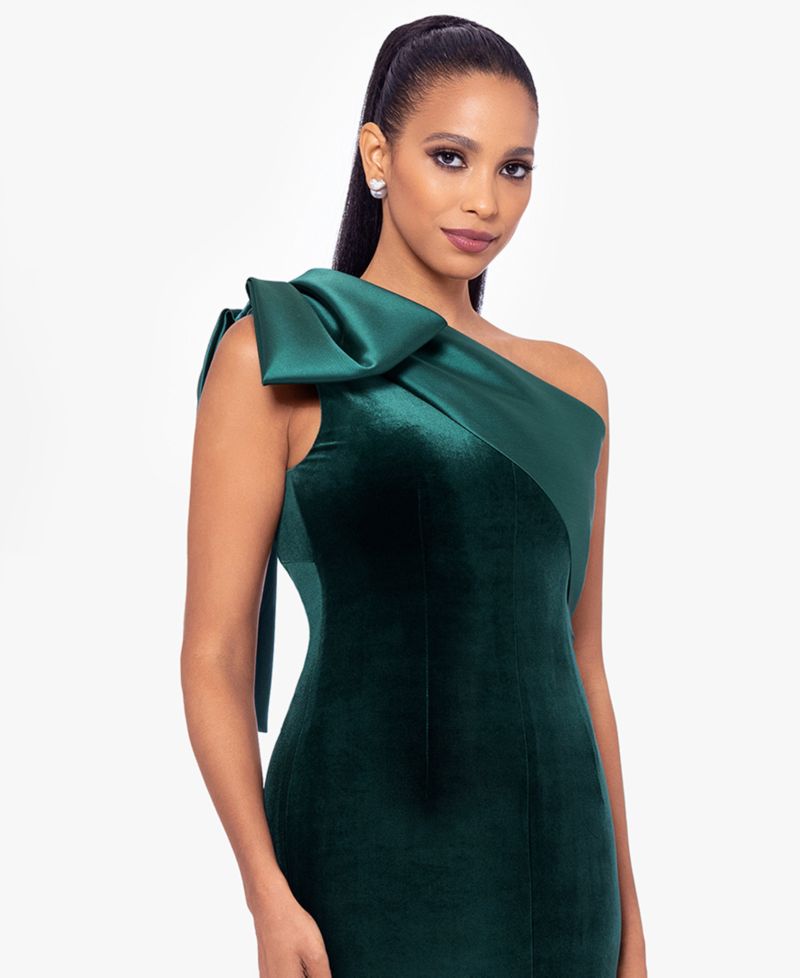Women's One-Shoulder Velvet Gown with Bow at Shoulder