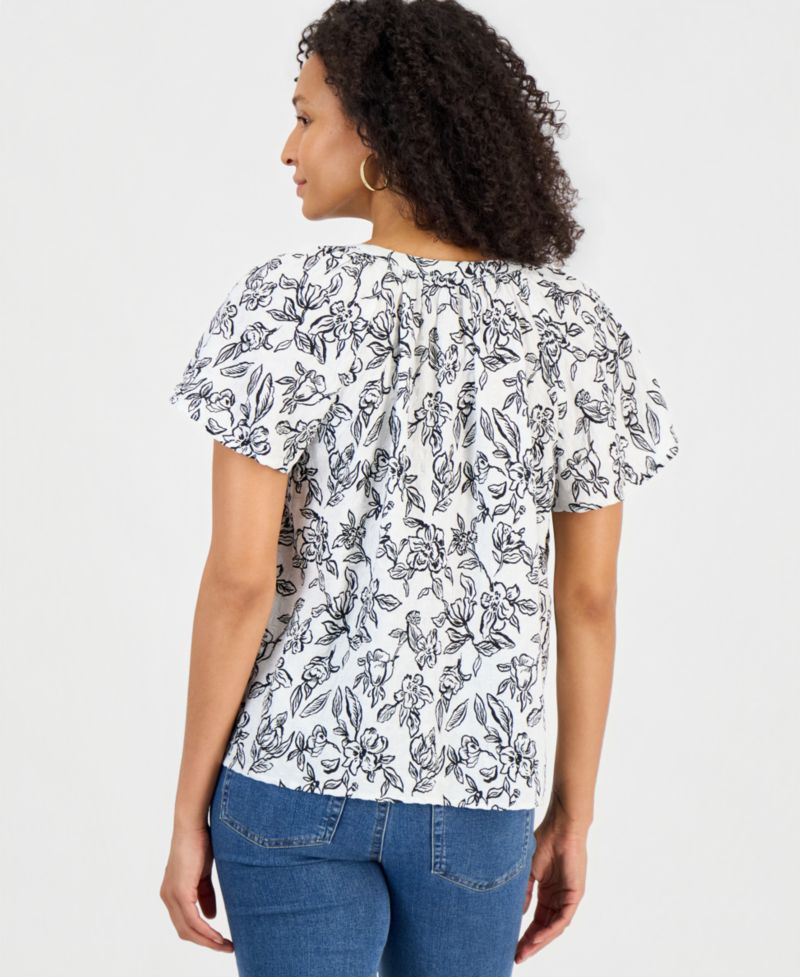 Women's Seersucker Split-Neck Flutter Sleeve Top
