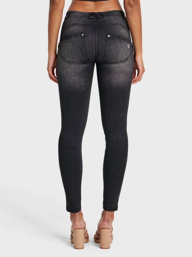 Women's Mid-Rise Snug Sculpting Skinny Jeans
