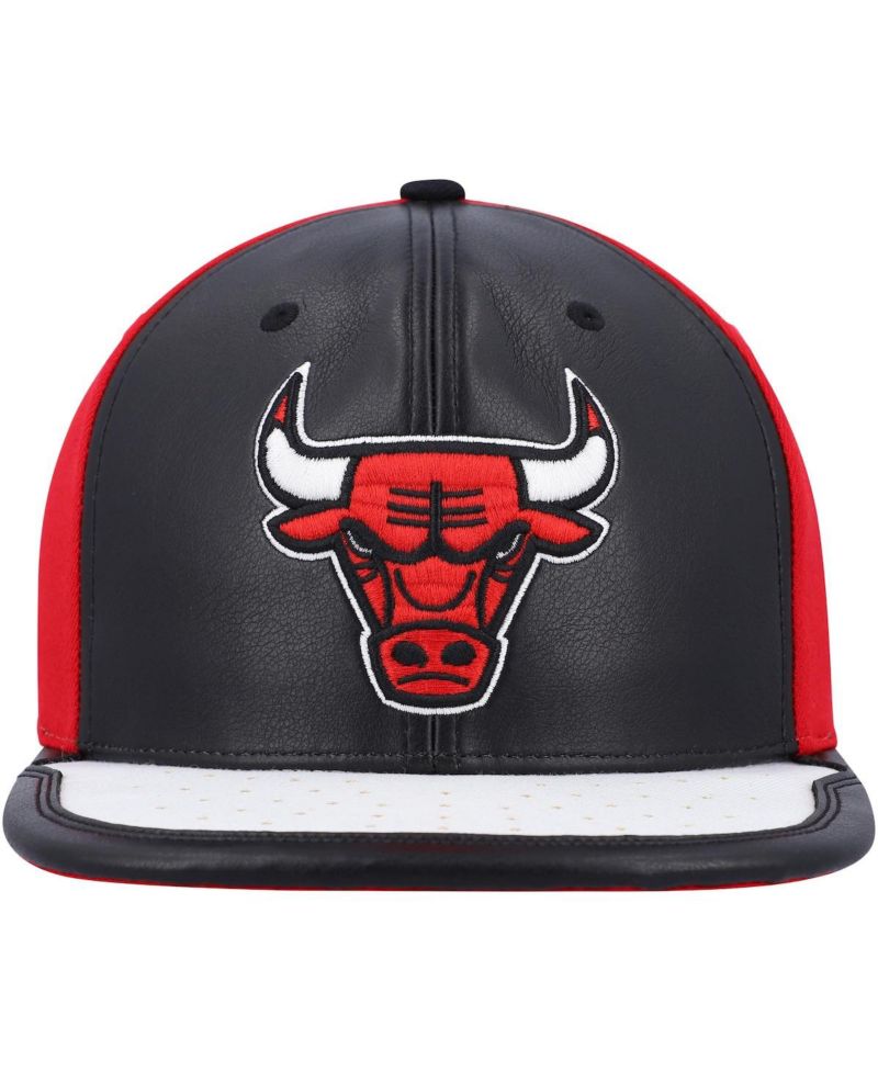 Men's Black and White Chicago Bulls Day One Snapback Hat