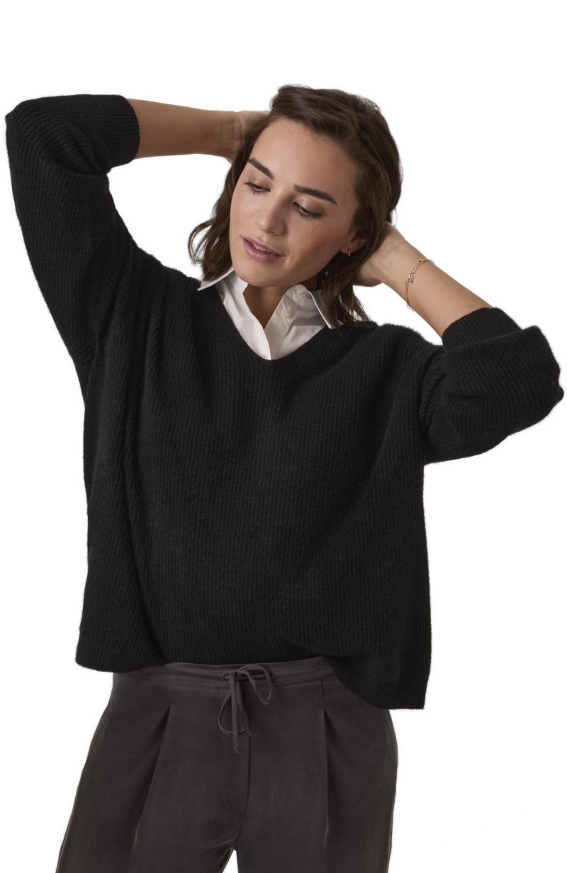 Women's Ribbed V-Neck Jumper