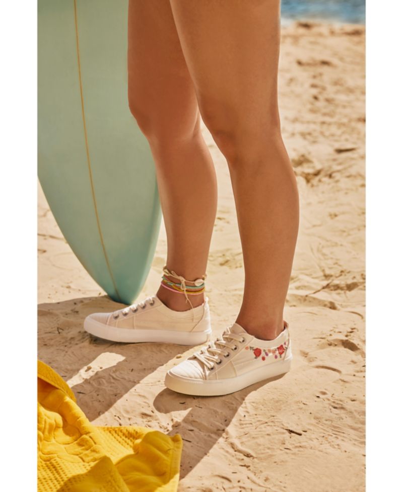 Women's Very Sadie Lace-Up Sneakers
