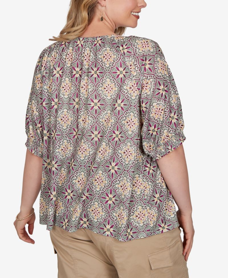 Plus Size Desert Geo Print Lace Trim Knit Top