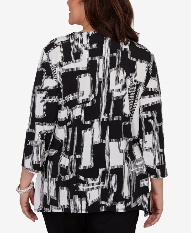 Plus Size Geo Boxes Puff Printed Top with Necklace