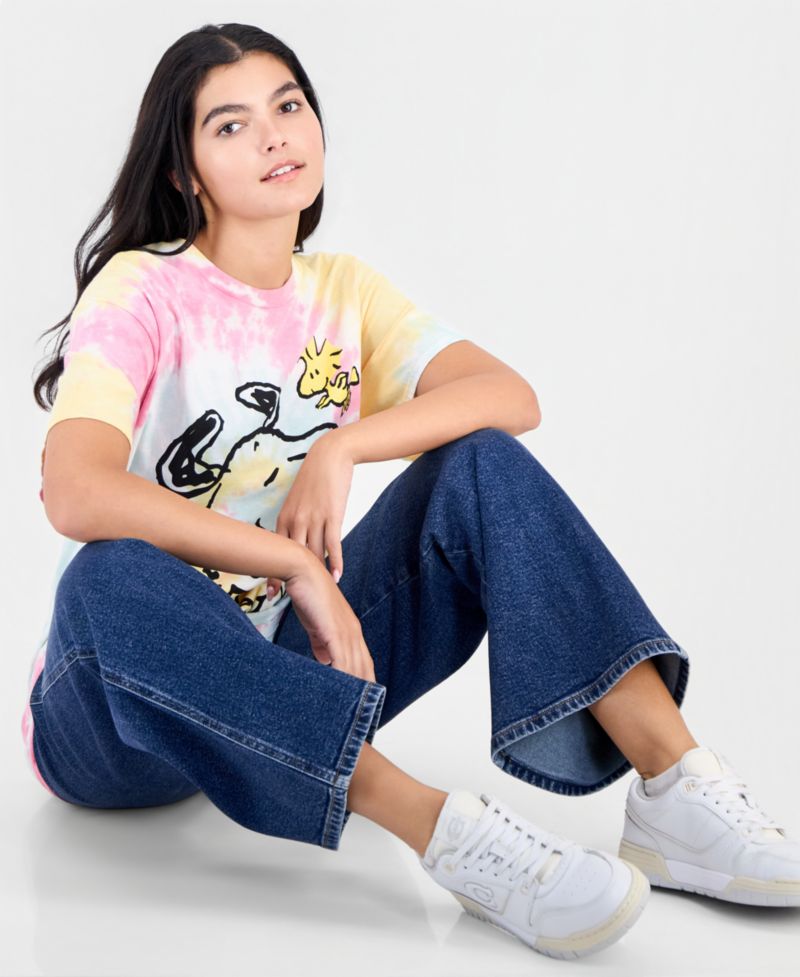 Juniors' Snoopy Woodstock Printed Graphic T-Shirt