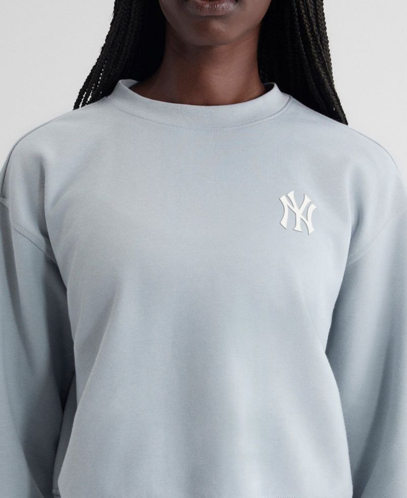Women's Gray New York Yankees Oversized Clutch Tri-Blend Sweatshirt
