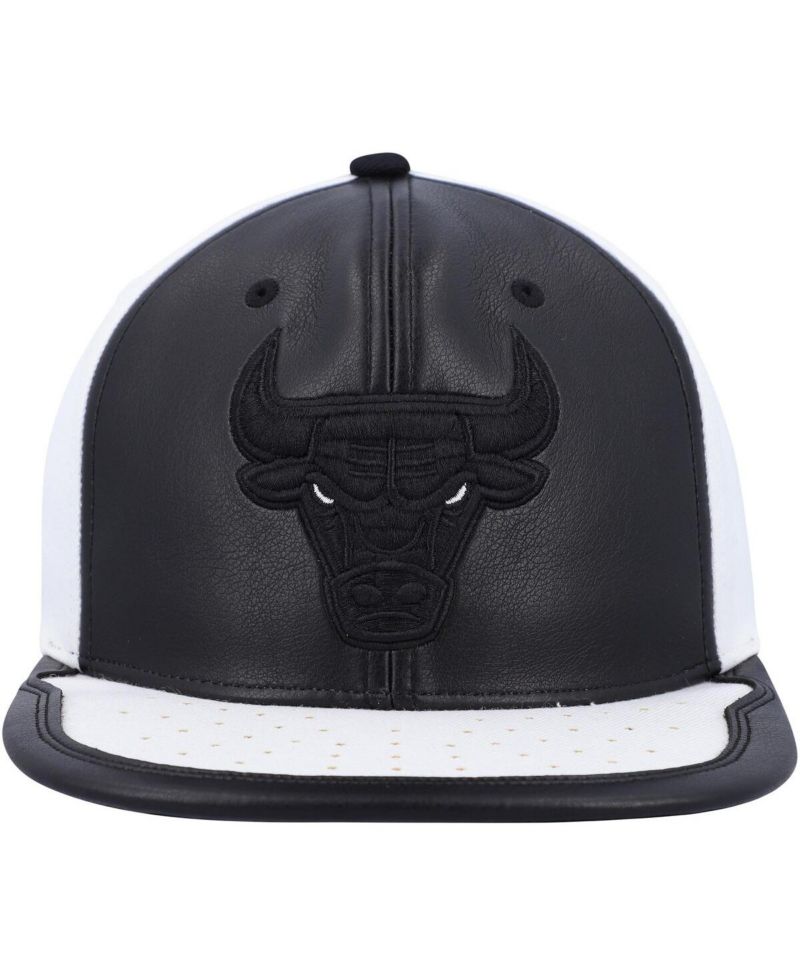 Men's Black and White Chicago Bulls NBA Day One Snapback Hat