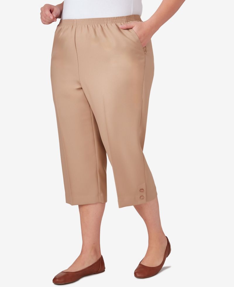 Plus Size Classic Button Hem Gathered Waistband Capri Pants