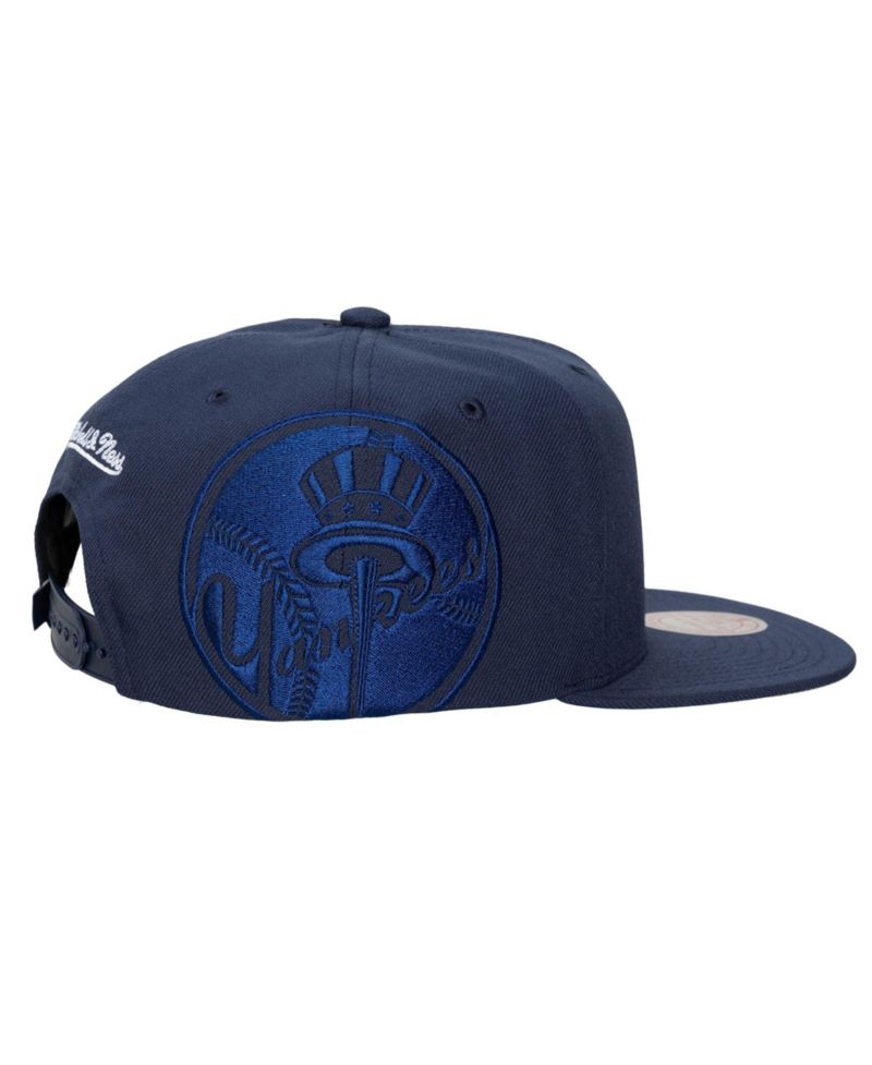 Men's and Women's Navy New York Yankees Side Logo Snapback Hat