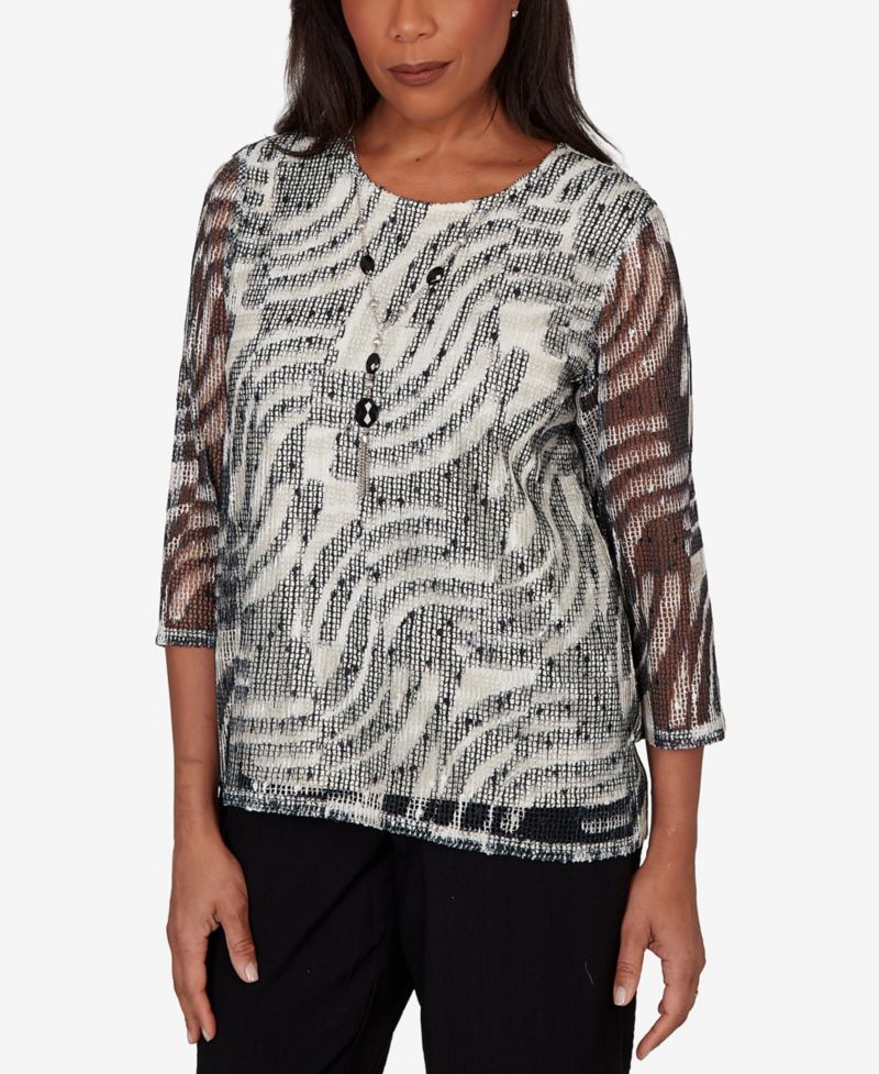 Women's Detail Driven Animal Popcorn Embellished Top with Necklace