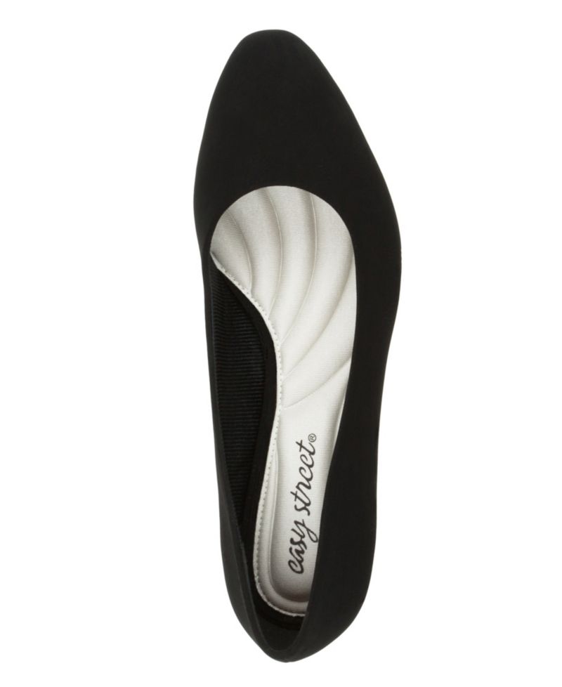 Women's Prim Kitten Heel Pumps