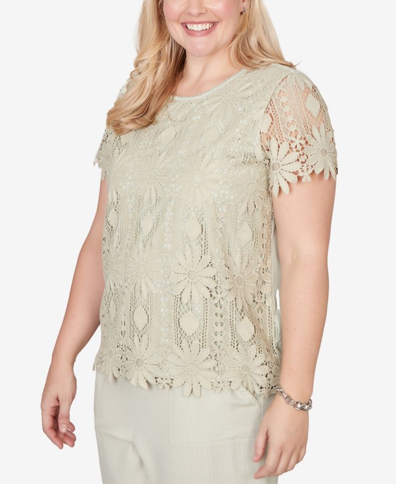 Women's Vintage Charm Floral Lace Short-Sleeve Top