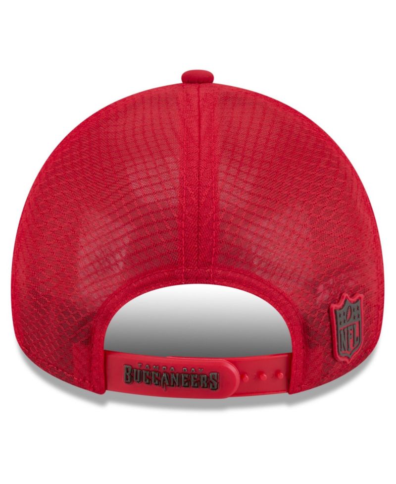 Men's Red Tampa Bay Buccaneers 2026 Sideline Apex 9FORTY Adjustable Trucker Hat