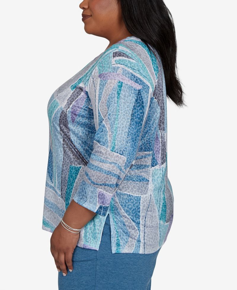 Plus Size 3/4-Sleeve Side-Slit T-Shirt