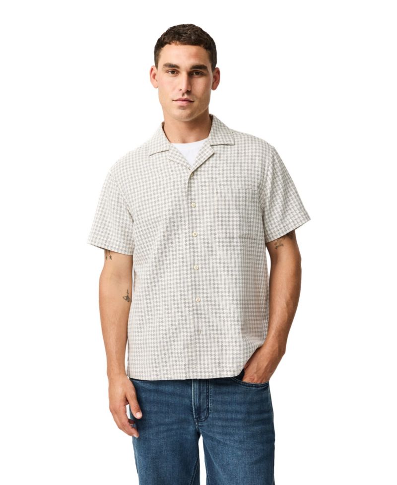 Men's Resort Fit East Gore Short Sleeve Shirt