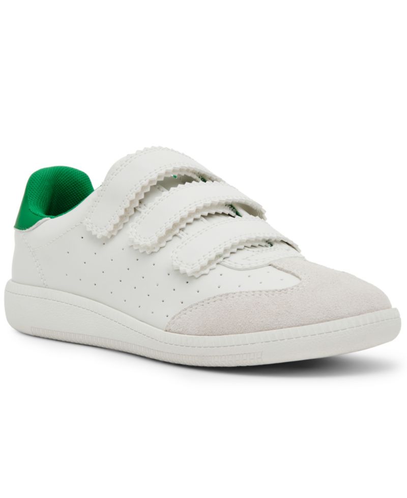 Women's Momentum Round Toe Sneakers