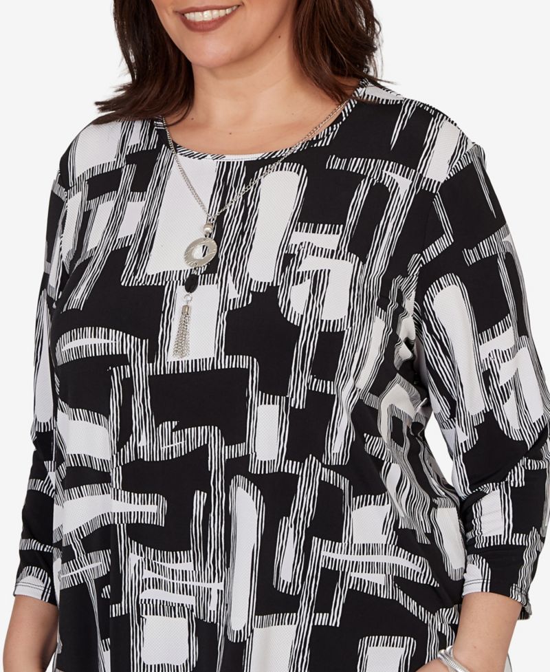 Plus Size Geo Boxes Puff Printed Top with Necklace