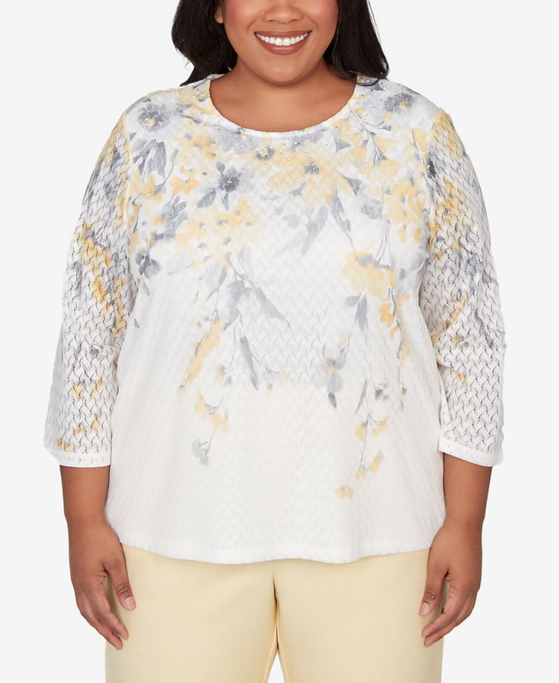 Plus Size Al Fresco Textured Floral Crew Neck Top