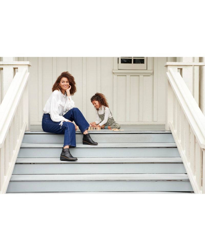 Zinfandel Wedge Booties