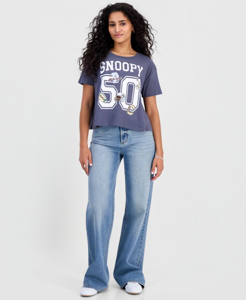 Juniors' Snoopy Graphic T-Shirt
