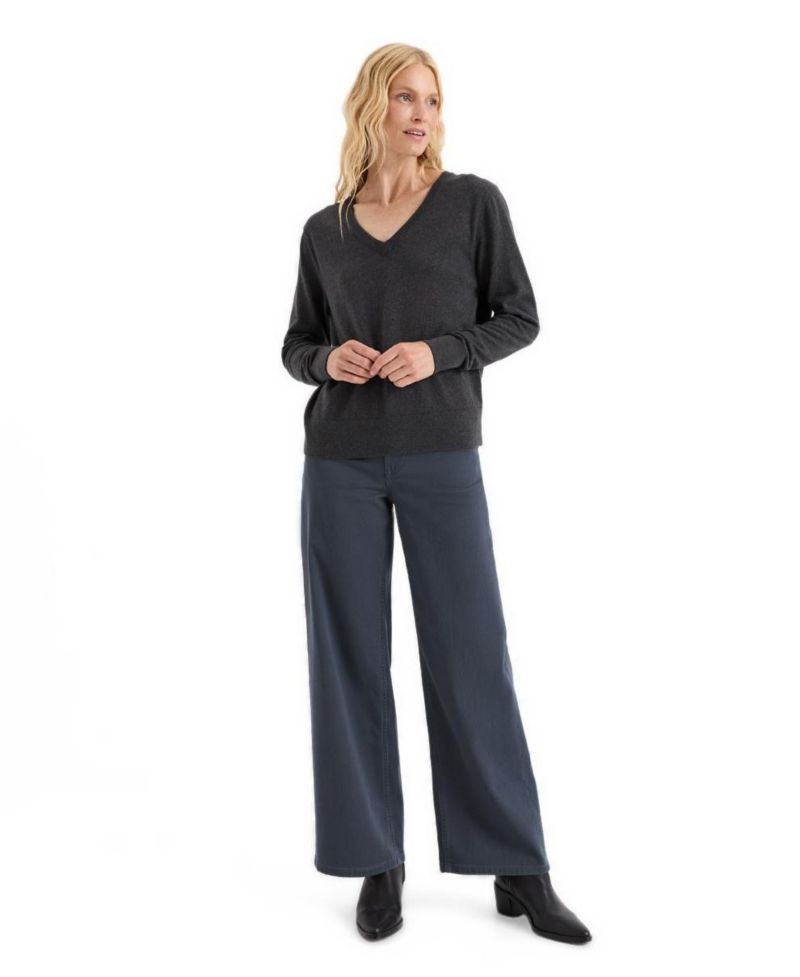 Women's Essential Long-Sleeve V-Neck Sweater