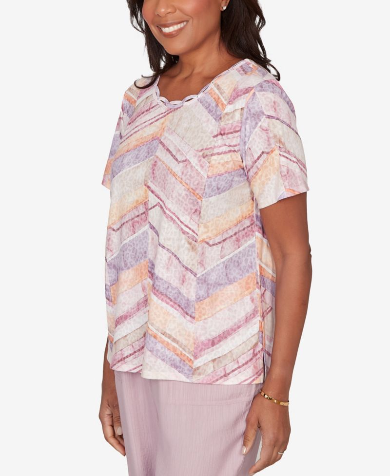Women's Vintage Charm Chevron Geometric Short-Sleeve T-Shirt