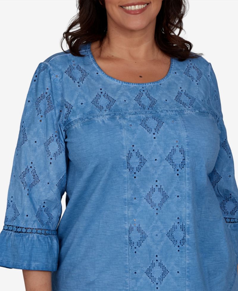 Plus Size Crewneck 3/4-Sleeve Applique Top