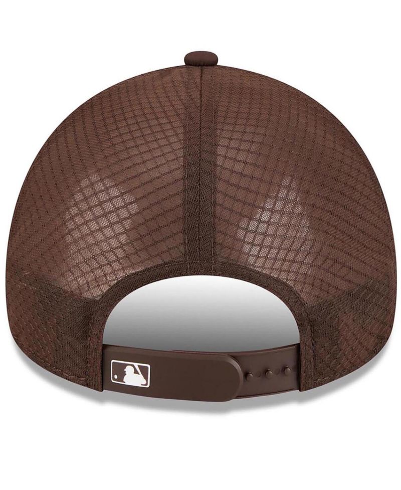 Men's Brown San Diego Padres 2026 Batting Practice Alternate Apex 9FORTY Adjustable Hat