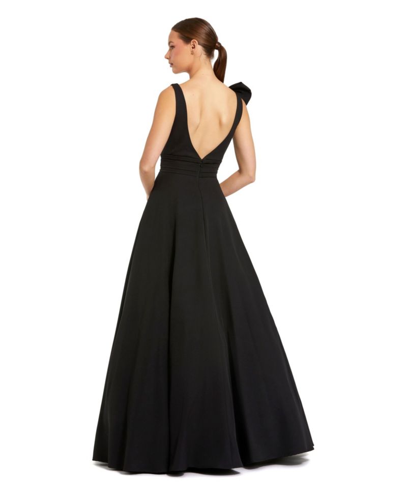 Women's Petite Crepe Sleeveless Plunge Neck Ballgown With Bow