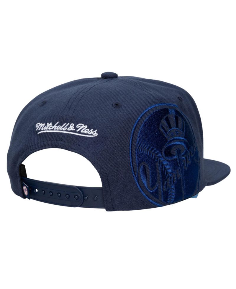 Men's and Women's Navy New York Yankees Side Logo Snapback Hat