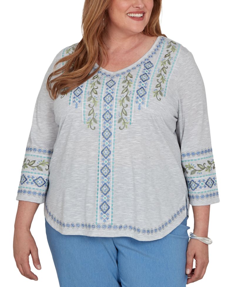 Plus Size Provence Center Diamond Embroidered 3/4-Sleeve Top