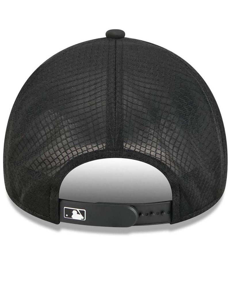 Men's Black Cincinnati Reds 2026 Batting Practice Apex 9FORTY Adjustable Trucker Hat