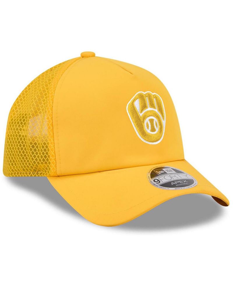 Men's Gold Milwaukee Brewers 2026 Batting Practice Apex 9FORTY Adjustable Trucker Hat