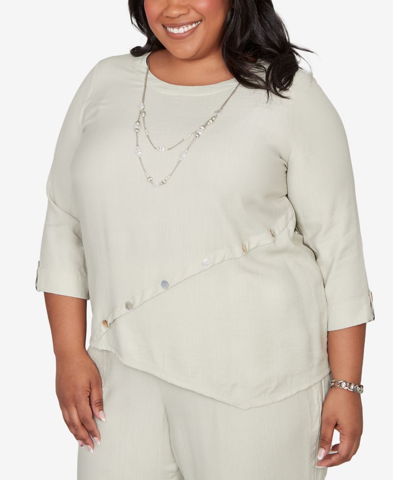 Plus Size Vintage Charm Diagonal Spliced Detailed Top with Necklace